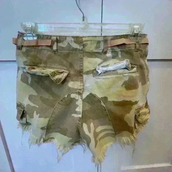 Free People We the Free Desert Tan Camouflage Cargo Shorts. SZ 6. NWT - Picture 4 of 10